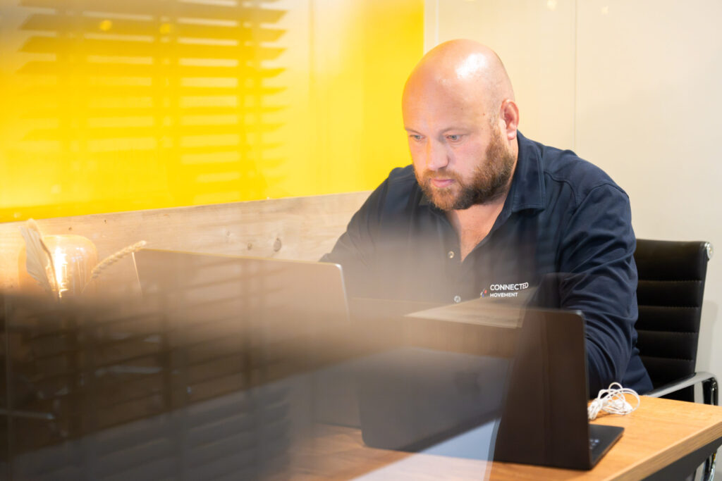 Sebastiaan leitet eine Online-Intervision