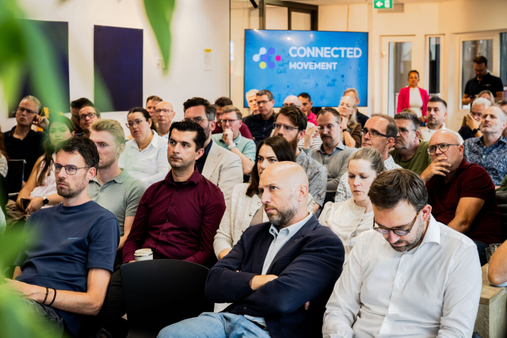 Deelnemers die aandachtig luisteren naar de Keynote tijdens de Get Connected georganiseerd door Connected Movement