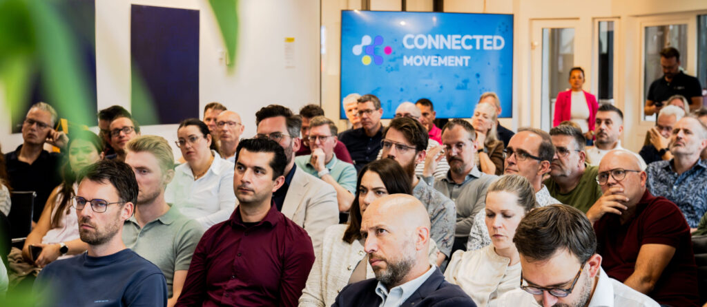 Deelnemers die aandachtig luisteren naar de Keynote tijdens de Get Connected georganiseerd door Connected Movement