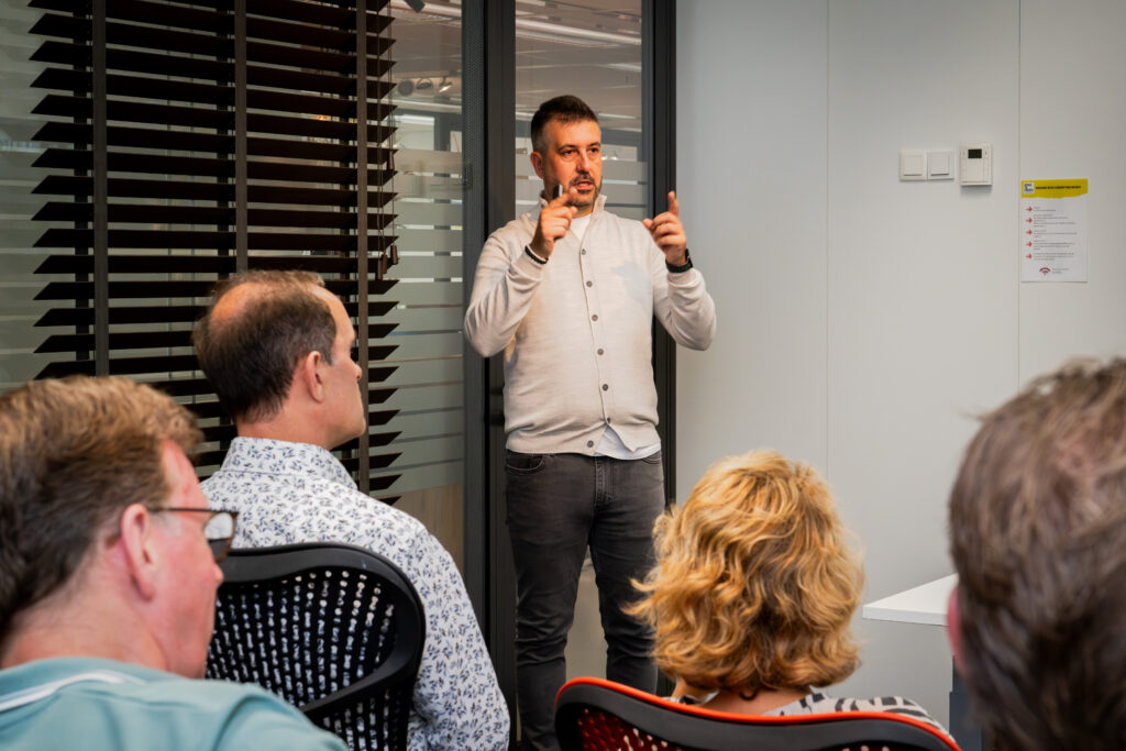 Teams in gesprek over hoe organiseren we het werk en de samenwerking