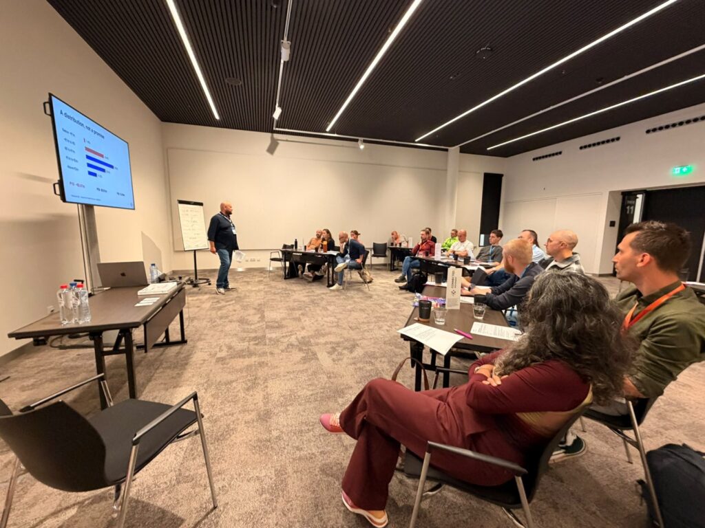 Workshop Managing Uncertainty Beats Predicting the Future op het Product Owner Event 2026, met de slide A distribution, not a promise op het scherm